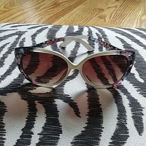 Jessica Simpson sunglasses